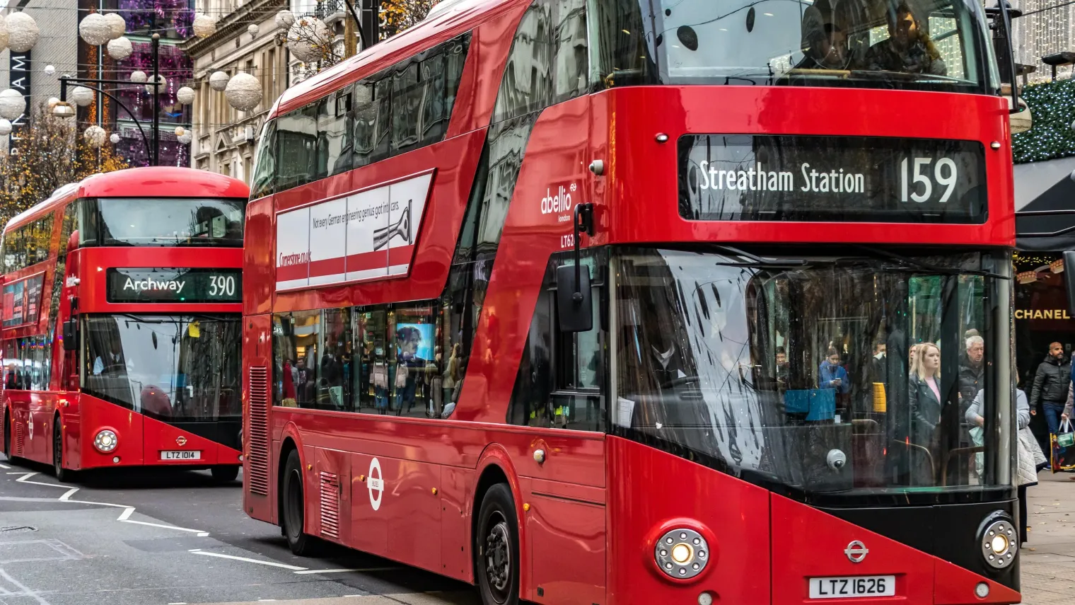 Patrový autobus: Proč dospělí muži bojují o sedadlo v první řadě?