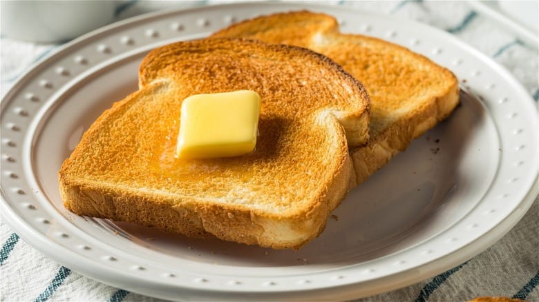 Toast k úplně všemu: Proč je opečený chleba základním kamenem britské existence?
