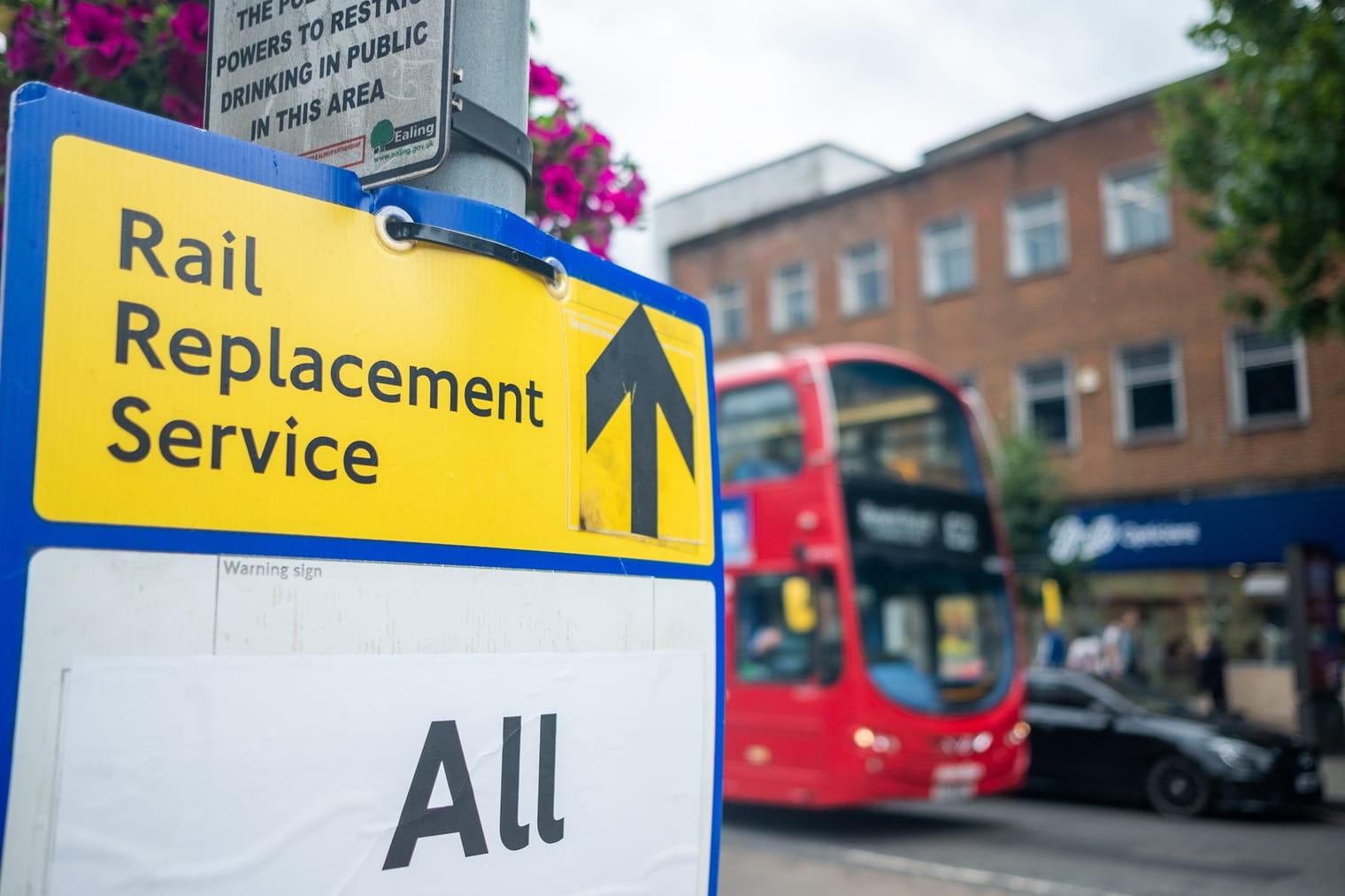 Rail Replacement Bus: Dvě nejsmutnější slova v angličtině aneb Jak ztratit vůli žít
