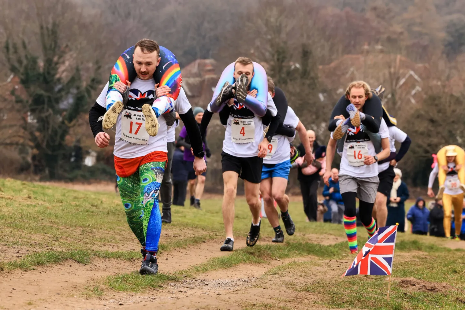 Wife Carrying: Proč Britové dobrovolně utíkají s cizí manželkou na zádech